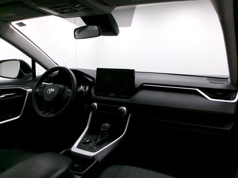 Used 2021 Toyota RAV4 XLE w/ Convenience Package AWD/4WD image 3