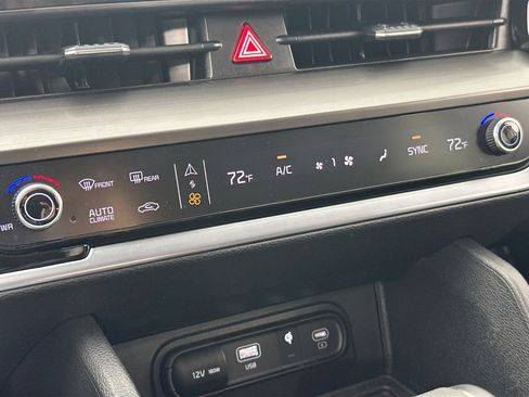 Used 2024 Kia Sportage EX image 16