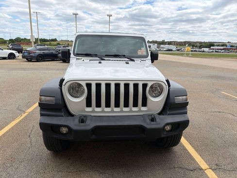 Used 2018 Jeep Wrangler Unlimited Sport AWD/4WD image 2
