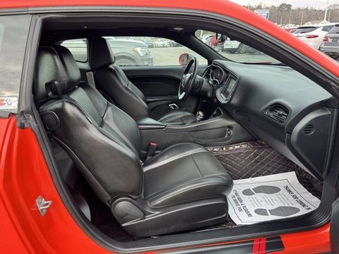 Used 2018 Dodge Challenger SXT Plus image 9