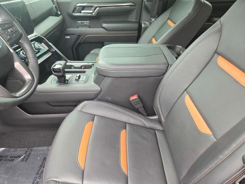 Used 2025 GMC Sierra 1500 AT4 w/ AT4 Premium Package AWD/4WD image 12