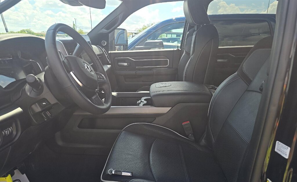 Used 2025 RAM 2500 Laramie AWD/4WD image 4
