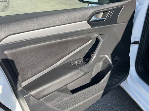 Certified 2020 Volkswagen Jetta SE image 6