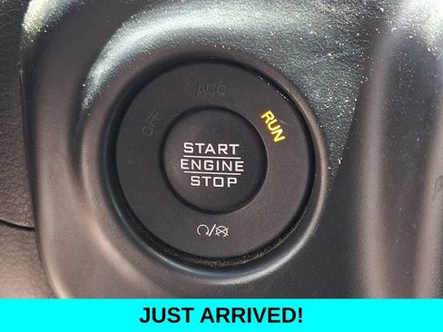 Used 2022 Jeep Wrangler Unlimited Sahara AWD/4WD image 25