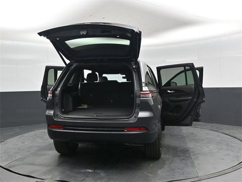 New 2025 Jeep Grand Cherokee Altitude image 47