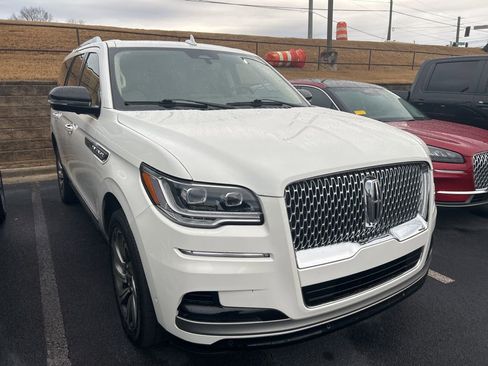 Used 2024 Lincoln Navigator Reserve image 2