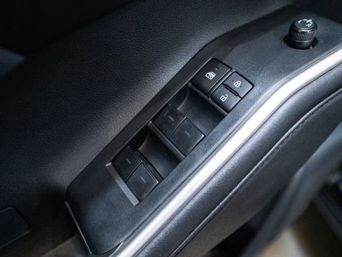 Used 2024 Toyota Highlander LE AWD/4WD image 21