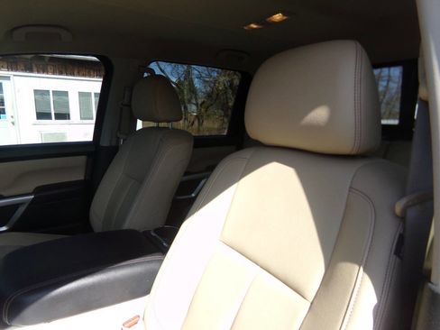 Used 2019 Nissan Titan SL image 30