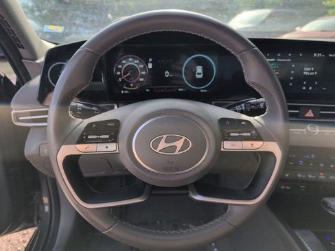 Used 2025 Hyundai Elantra SEL FWD image 23
