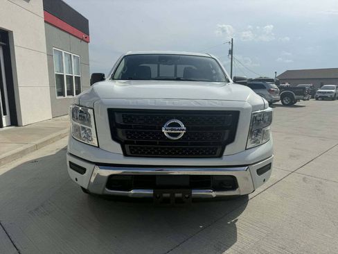 Used 2022 Nissan Titan SV AWD/4WD image 8