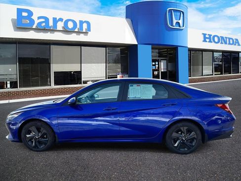 Used 2023 Hyundai Elantra Blue FWD image 3