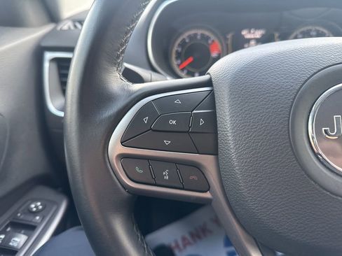 Used 2019 Jeep Cherokee Latitude Plus w/ Comfort/Convenience Group image 17