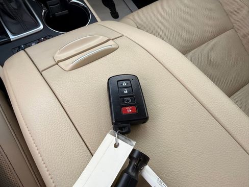 Used 2019 Toyota Highlander Limited image 56