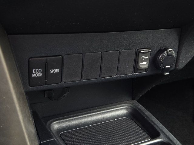 Used 2014 Toyota RAV4 LE AWD/4WD image 23