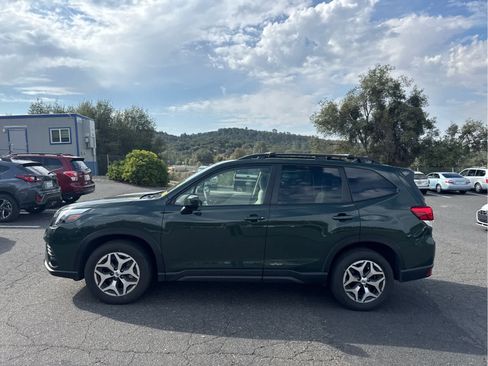 Used 2022 Subaru Forester Premium w/ Popular Package #2 AWD/4WD image 8