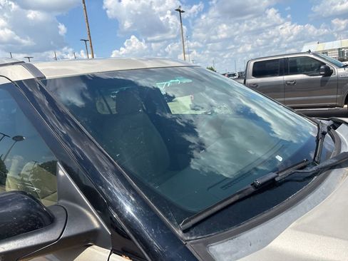 Used 2017 Ford Explorer XLT w/ Equipment Group 202A FWD image 10