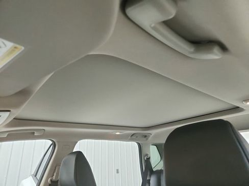 Used 2025 Nissan Rogue SV w/ SV Premium Package FWD image 22