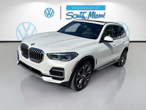 Used 2022 BMW X5 xDrive40i w/ Executive Package AWD/4WD image 3