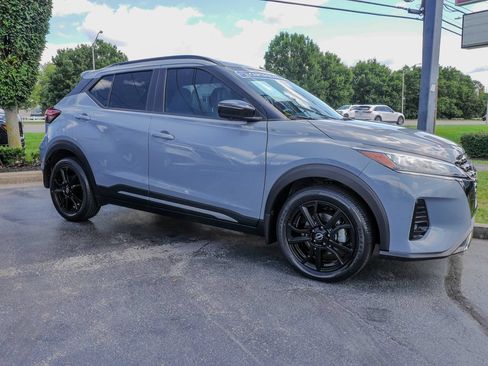Used 2022 Nissan Kicks SR w/ Premium Package FWD image 8