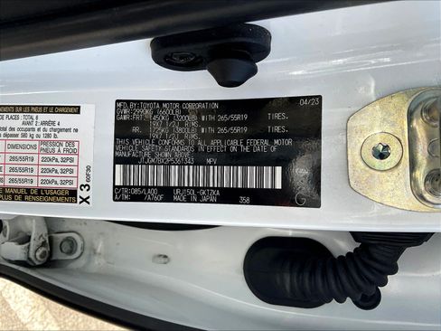Used 2023 Lexus GX 460 Luxury w/ Sport Design Package AWD/4WD image 19