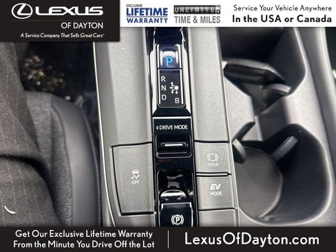 Used 2023 Toyota Crown Limited image 25