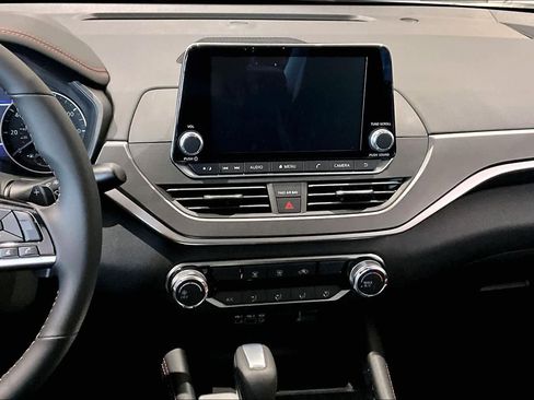 New 2025 Nissan Altima 2.5 SR image 6