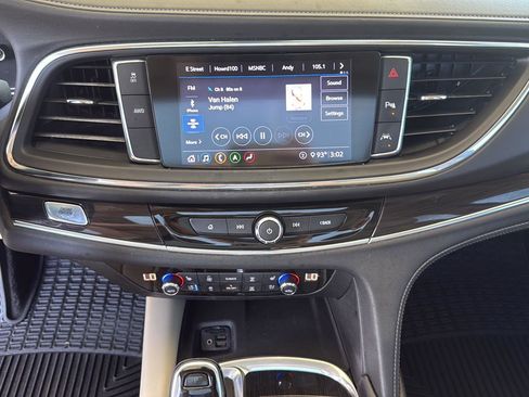 Used 2020 Buick Enclave Premium w/ Sun and Sites Package AWD/4WD image 4