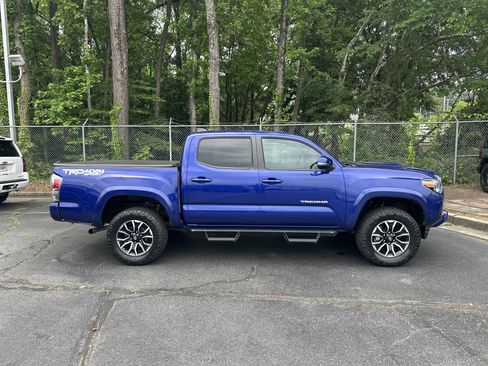 Used 2022 Toyota Tacoma TRD Sport w/ Technology Package AWD/4WD image 10