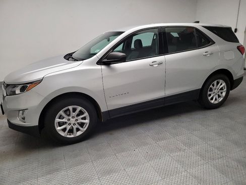 Used 2019 Chevrolet Equinox LS FWD image 2