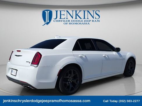 Used 2023 Chrysler 300 S w/ Comfort Group RWD image 4