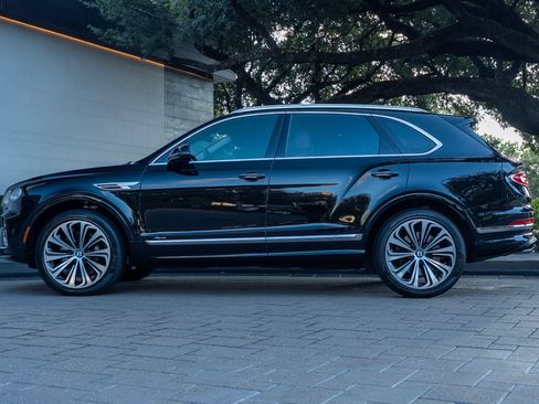Used 2023 Bentley Bentayga AWD/4WD image 17