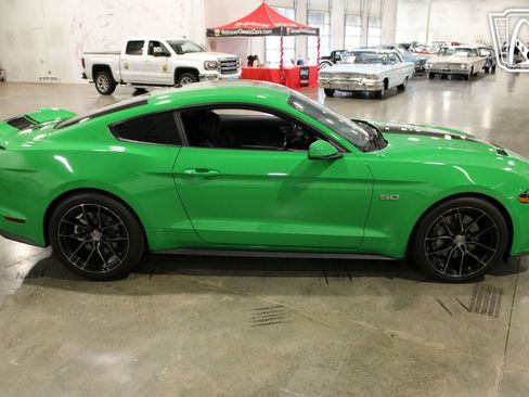 Used 2019 Ford Mustang GT RWD image 7