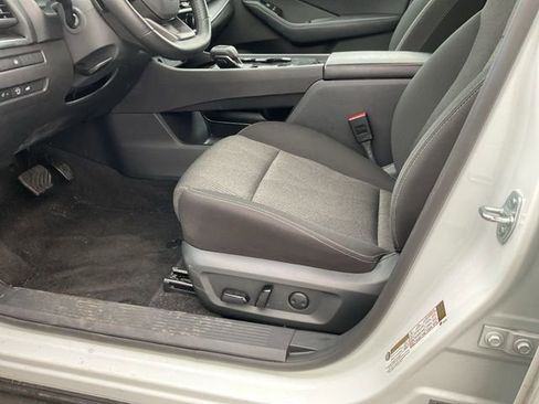 Used 2025 Nissan Rogue SV image 20