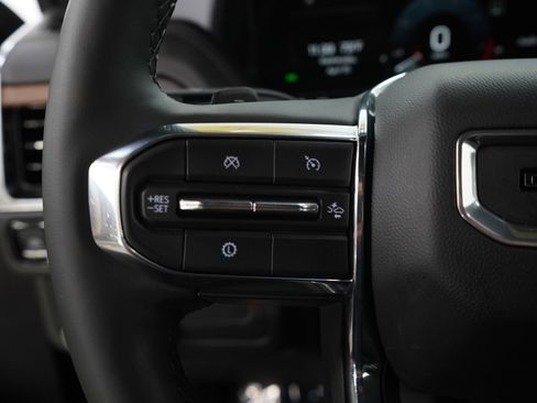 Used 2025 GMC Yukon XL Denali image 21