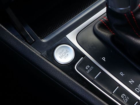 Used 2017 Volkswagen GTI SE image 20