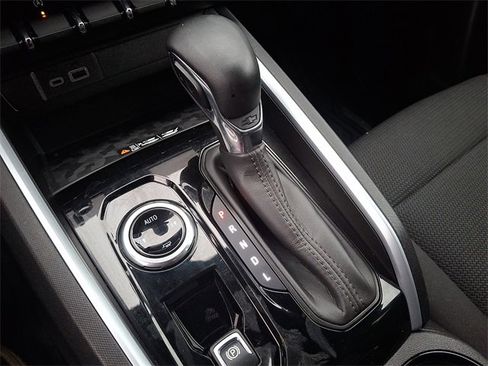 Used 2023 Chevrolet Colorado LT w/ LT Convenience Package II image 17