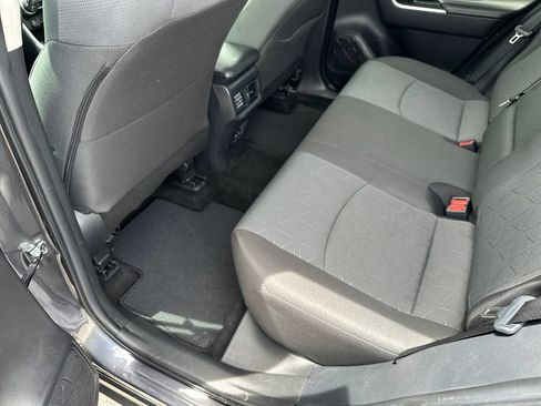 Used 2025 Toyota RAV4 XLE FWD image 32