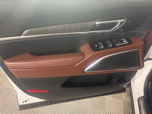 Used 2024 Kia Telluride AWD image 10