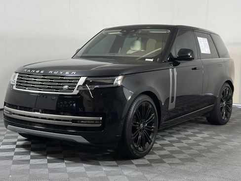 Used 2025 Land Rover Range Rover SE AWD/4WD image 2
