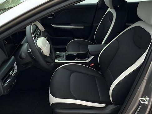 New 2025 Kia K4 GT-Line w/ GT-Line Premium Package FWD image 27