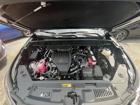 Used 2025 Toyota Highlander LE FWD image 34