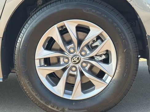 Used 2026 Toyota Sienna LE FWD image 32
