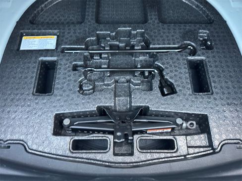 Used 2024 Toyota Camry SE image 17