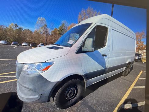 Used 2021 Mercedes-Benz Sprinter 2500 image 9