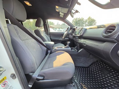 Used 2016 Toyota Tacoma TRD Sport AWD/4WD image 29