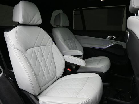 Used 2023 BMW X7 xDrive40i w/ Premium Package image 28