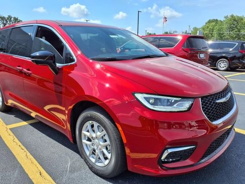 New 2026 Chrysler Pacifica Select image 8