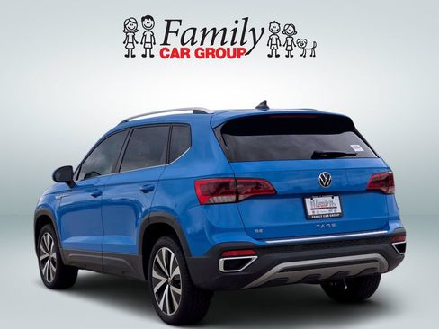 Used 2024 Volkswagen Taos SE w/ Panoramic Sunroof Package FWD image 3