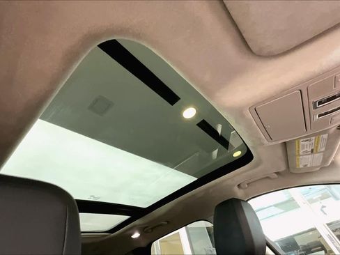 Used 2019 Jaguar F-PACE Premium image 26