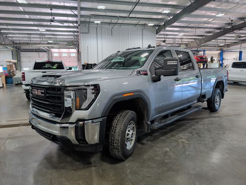 Used 2024 GMC Sierra 2500 Pro AWD/4WD image 6
